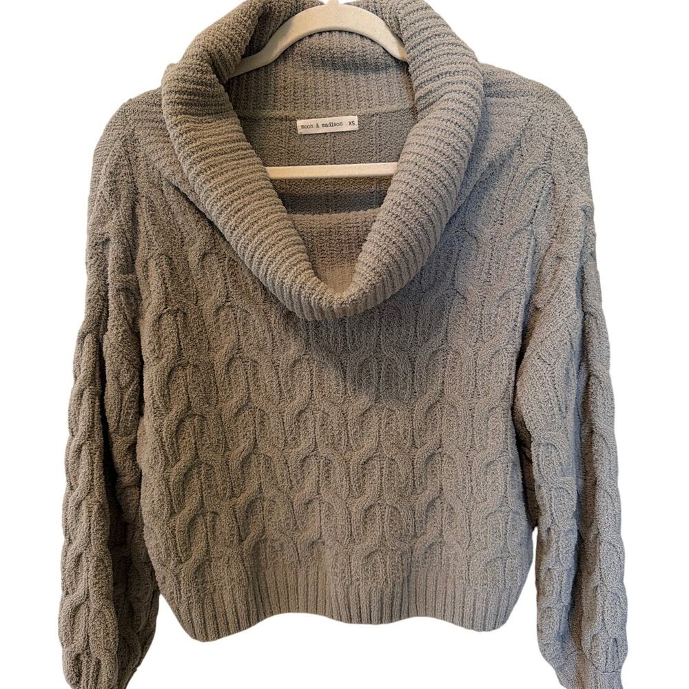 Moon & Madison Boxy Fit Cropped Cable Knit Pale Green Sweater Size XS Cabincore